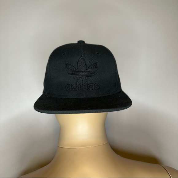 Adidas SnapBack - Picture 1 of 4